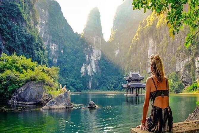 Luxury Ninh Binh Tour to Tam Coc, Mua Cave, Bich Dong Pagoda - Tam Coc by sampan, through three caves