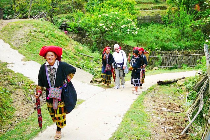 Mai Chau Private Day Tour: Hiking & Biking in Pristine Landscapes - Cycling Through Lac and Pom Coong