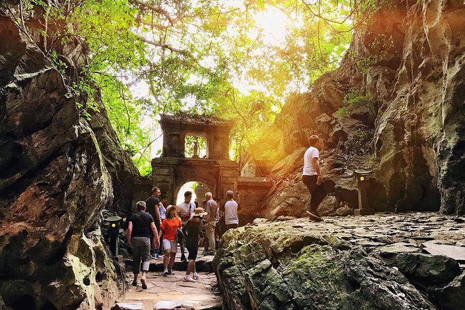 Marble Mountains And Son Tra Peninsula Half-day Tour - Non Nuoc and the business of marble