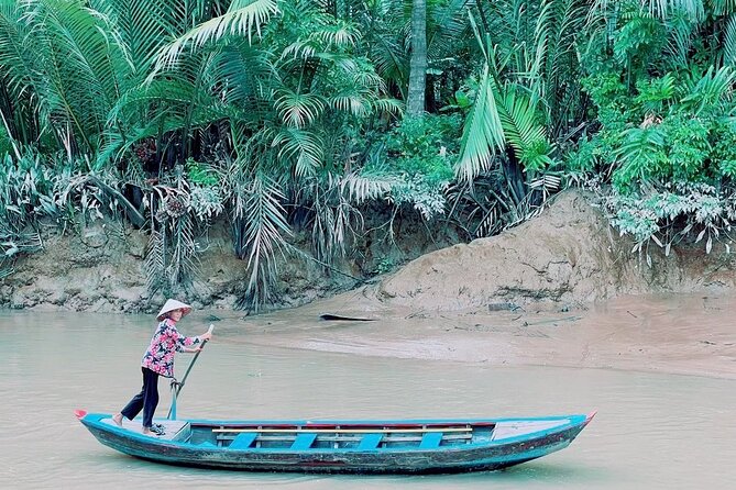 Mekong Delta Guided Tour from Ho Chi Minh City - The sampan through the narrow canals
