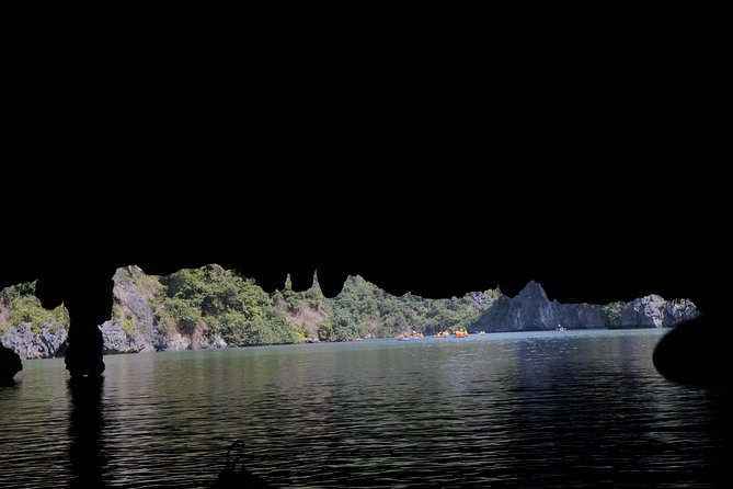 Most favorite full day boat tour with kayaking in Lan Ha bay, Ha Long bay - Lunch at a floating house