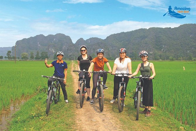 Mua Cave - Tam Coc - Bich Dong Day tour with transfer, local family & bike - Mua Cave and the climb to the best view