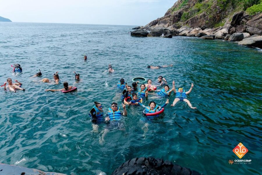 Nha Trang: Coral Reef Snorkeling and Floating Bar Party - Hon Mot and the floating bar at about 11:15