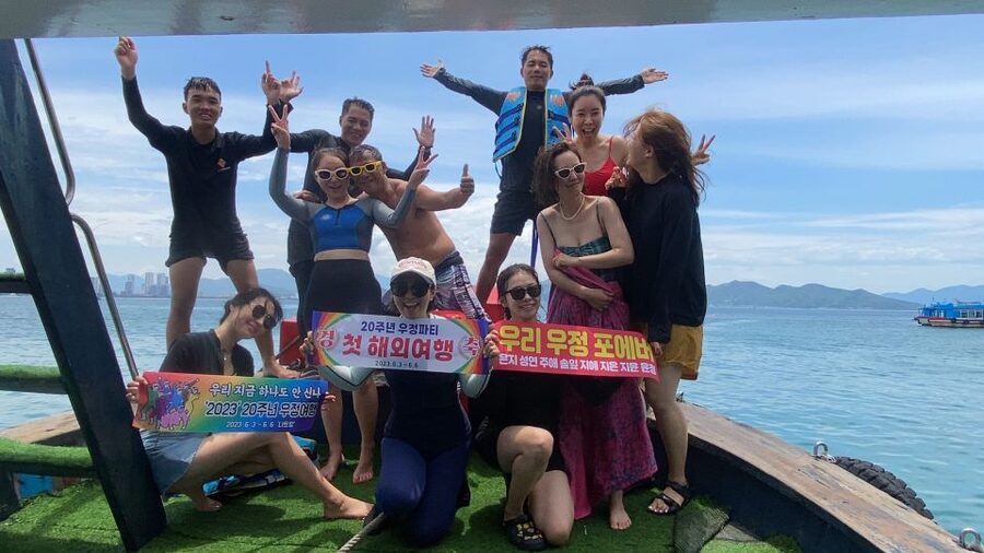 Nha Trang: Coral Reef Snorkeling and Floating Bar Party - The final afternoon: photos, paddling, and water play