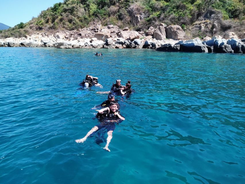 Nha Trang: Scuba Diving Experience for Non-Certified Divers - A break with Vietnamese snacks and shade