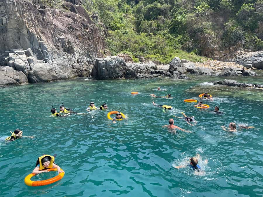 Nha Trang: Snorkeling Tour with BBQ Lunch at Coral Reef - Second snorkeling stop and the Mun Island question