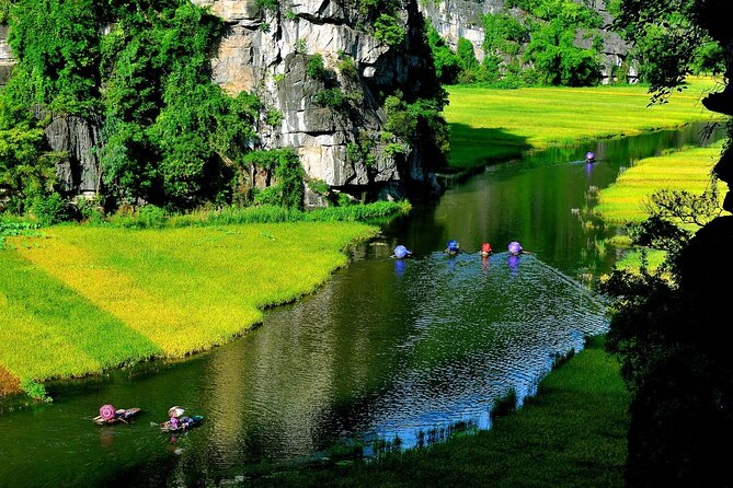 Ninh Binh 1 Day Tour(Tam Coc - Mua Cave - Bich Dong) - A quiet hour on the Tam Coc sampan