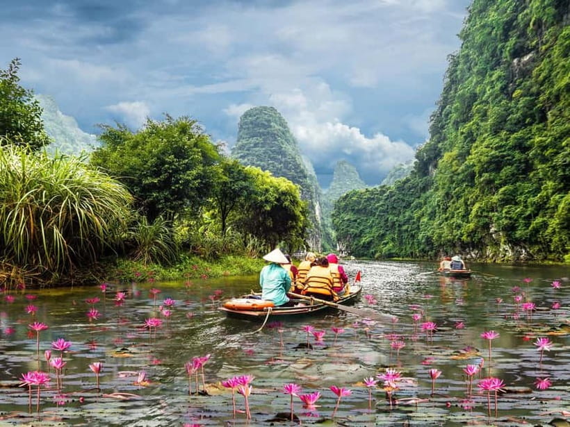 Ninh Binh Cycling Tour: Tam Coc Boat, Mua Cave & Rural Life - Tam Coc by traditional sampan