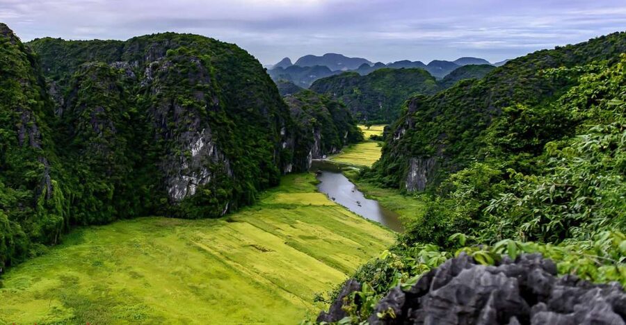 Ninh Binh Daily: Hoa Lu, Mua Cave, Tam Coc, Bike & Swimming - The 500-step climb at Mua Cave