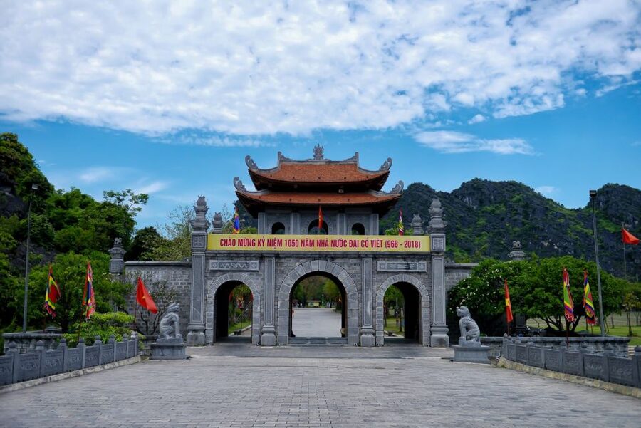 Ninh Binh Daily: Hoa Lu, Mua Cave, Tam Coc, Bike & Swimming - Vietnamese lunch beside the swimming pool