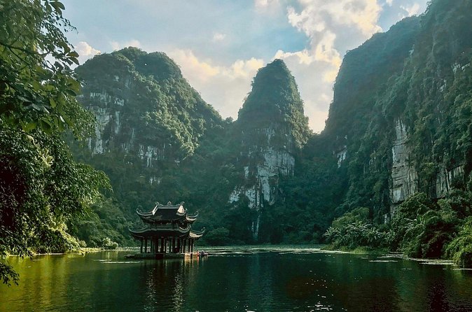 Ninh Binh Day Tour from Hanoi: Hoa Lu Trang An and Mua Caves - Transport, group size, and the rhythm of the day
