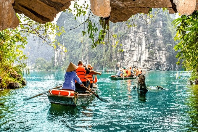 Ninh Binh Day Tour Tam Coc Mua Cave Hoa Lu Buffet Lunch Limousine - Mua Cave and the 500 steps to the summit