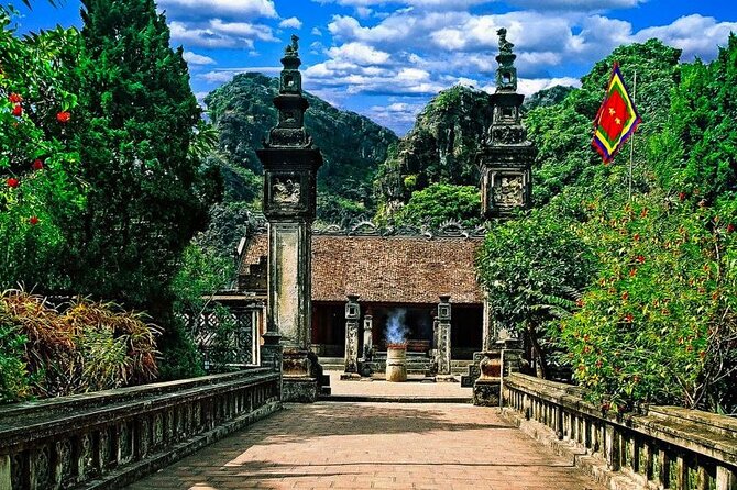 Ninh Binh Day Tour To Visit Hoa Lu -Tam Coc/ Trang An - Mua Cave - Hoa Lu and Vietnam’s early royal capital