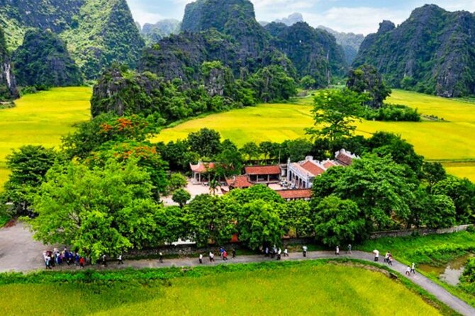 Ninh Binh Day Tour To Visit Hoa Lu -Tam Coc/ Trang An - Mua Cave - Buffet lunch and the limits of the meal