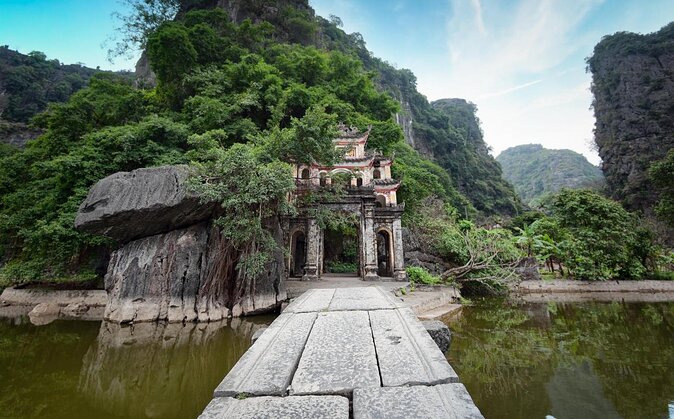 Ninh Binh Day Trip: Bai Dinh-Trang An-Mua Cave, Buffet, Boat, Bus - Bai Dinh Pagoda and its oversized numbers