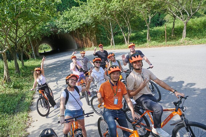 Ninh Binh Day Trip: Bai Dinh-Trang An-Mua Cave, Buffet, Boat, Bus - Mua Cave and the climb to Lying Dragon Mountain