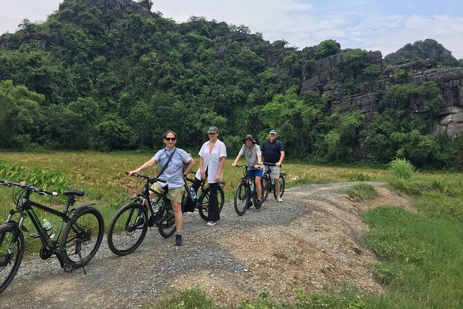Ninh Binh Full-Day Small Group of 9 Guided Tour from Hanoi - Tam Coc by sampan boat