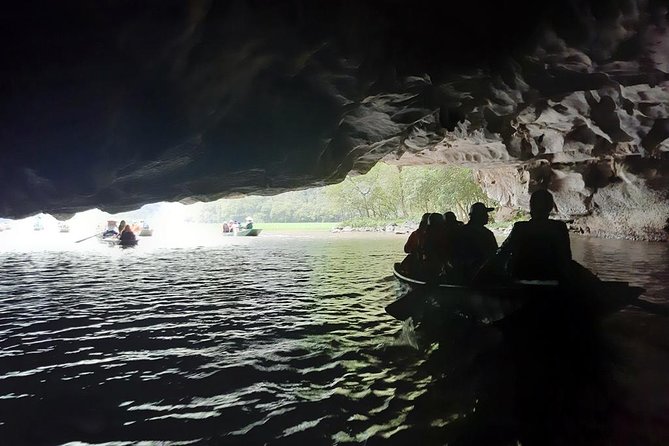 Ninh Binh Full-Day Tour from Hanoi to Hoa Lu, Tam Coc & Mua Cave Via Boat & Bike - Mua Cave and the climb to Lying Dragon Mountain