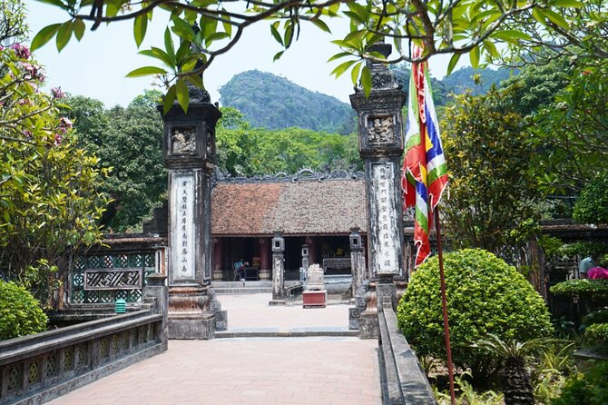 Ninh Binh Full Day Tour with Hoa Lu, Tam Coc and Mua Cave - Leaving Hanoi for Hoa Lu