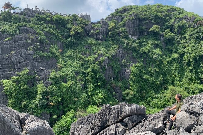 Ninh Binh Group Tour of 11 from Hanoi via Mua Cave Tam Coc Hoa Lu - Vietnamese lunch at noon