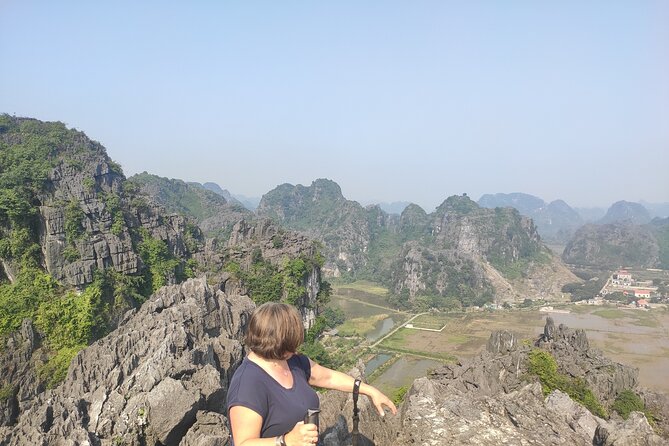 Ninh Binh Group Tour of 11 from Hanoi via Mua Cave Tam Coc Hoa Lu - Climbing Mua Cave and Lying Dragon Mountain