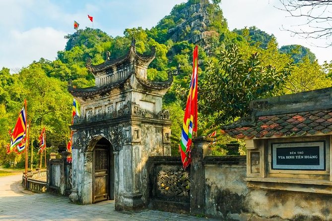 Ninh Binh Highlights Hoa Lu/Bai Dinh-Trang An/ Tam Coc- Mua Cave - Why this Ninh Binh day trip works from Hanoi