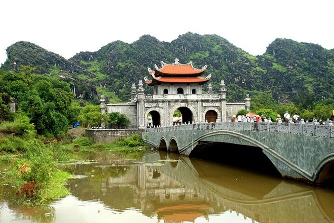 Ninh Binh Highlights Hoa Lu/Bai Dinh-Trang An/ Tam Coc- Mua Cave - Trang An by rowboat, the day’s highlight