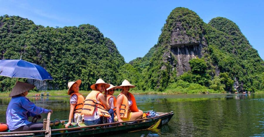 Ninh Binh: Hoa Lu, Mua Cave, and Trang An Tour and Boat Ride - Hoa Lu, Vietnam’s tenth-century royal center