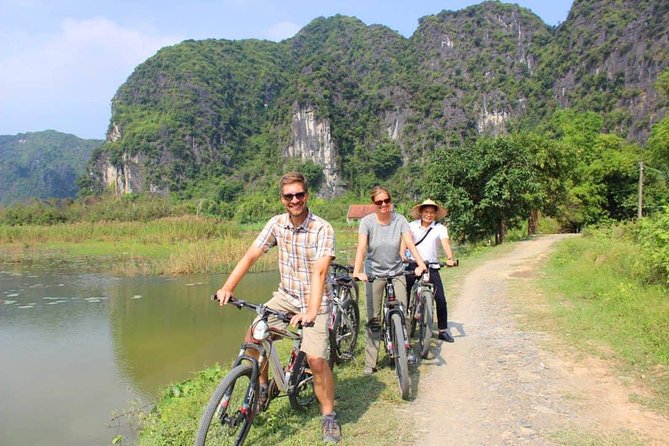 Ninh Binh Hoa Lu Tam Coc Mua Cave Boat & Bike Day trip from Hanoi: best selling - Transport, guides, and the rhythm of the day