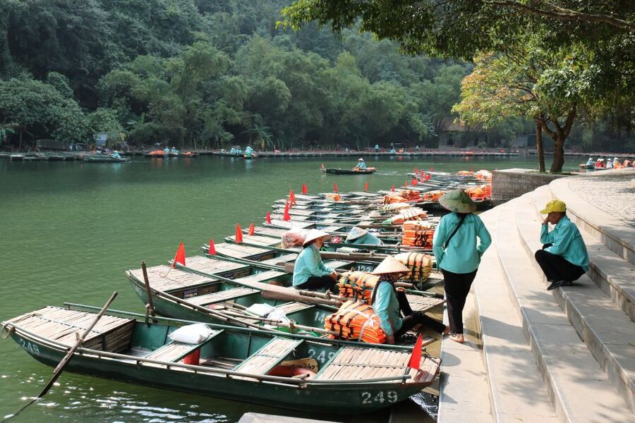 Ninh Binh: Hoa Lu, Trang An and Mua Caves Hiking Day Trip - Lunch and the practical middle of the day