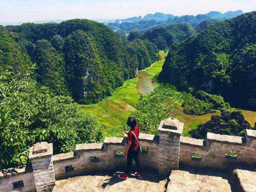 Ninh Binh: Hoa Lu, Trang An and Mua Caves Hiking Day Trip - Climbing Mua Cave’s Lying Dragon Mountain