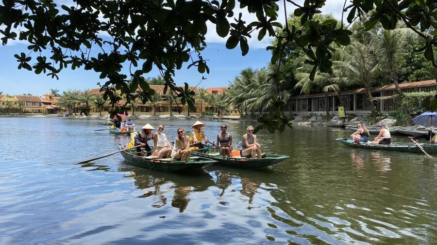 Ninh Binh Jeep Tours From Hanoi: Jeep + Boat + Daily Life - Local lunch and the practical food question