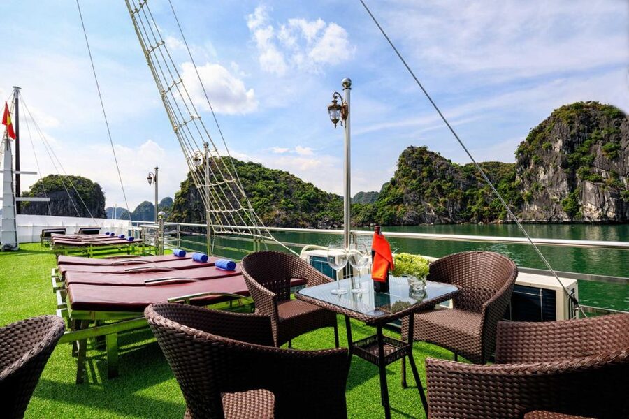 Ninh Binh: Lan Ha Bay 2D 1N cruises- bike tour, kayak, meals - Sunset, spring rolls, and a proper dinner