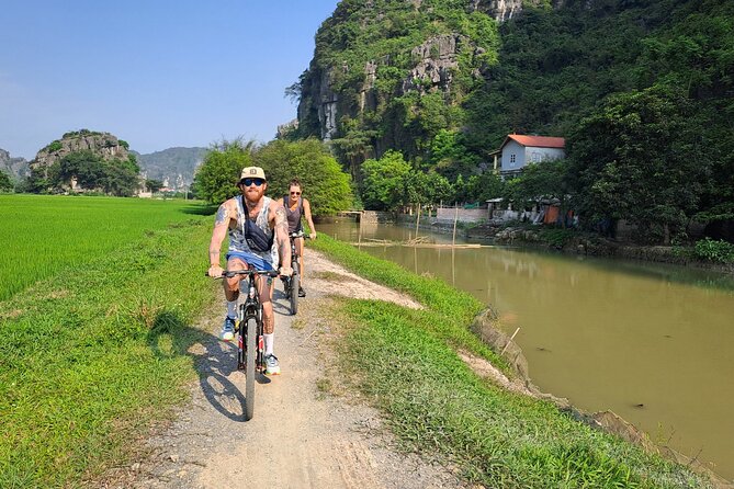 Ninh Binh Luxury Day Tour by Limousine- Small Group- All included - Tam Coc from the water