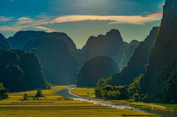 NINH BINH MEMORABLE DAY: Hoa Lu, Mua Cave, boat trip Tam Coc, Trang An optional - Why Ninh Binh makes a strong day trip from Hanoi