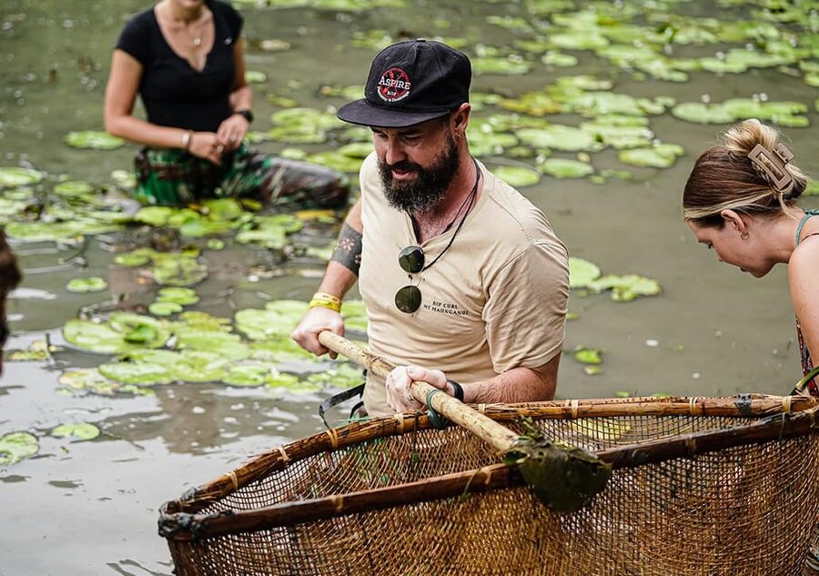 Ninh Binh: Rice planting and fishing by basket tour - What the guide adds