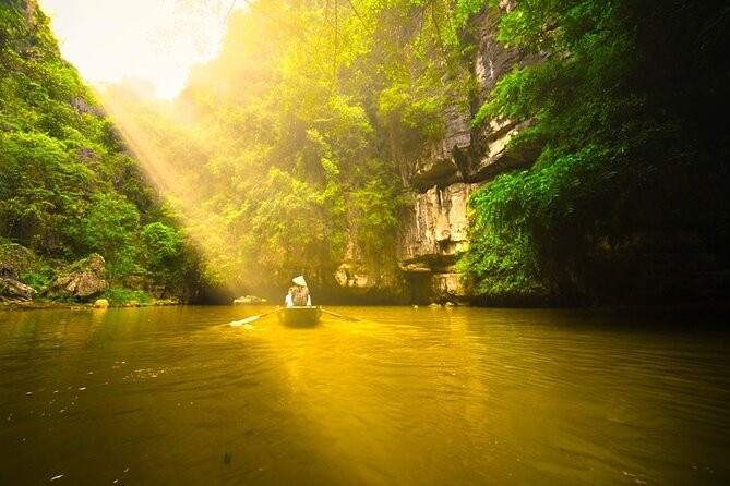 Ninh Binh Tour: Deluxe & Small Group Tam Coc Hoa Lu - Boat, Biking, Buffet Lunch - The morning ride from Hanoi’s Old Quarter