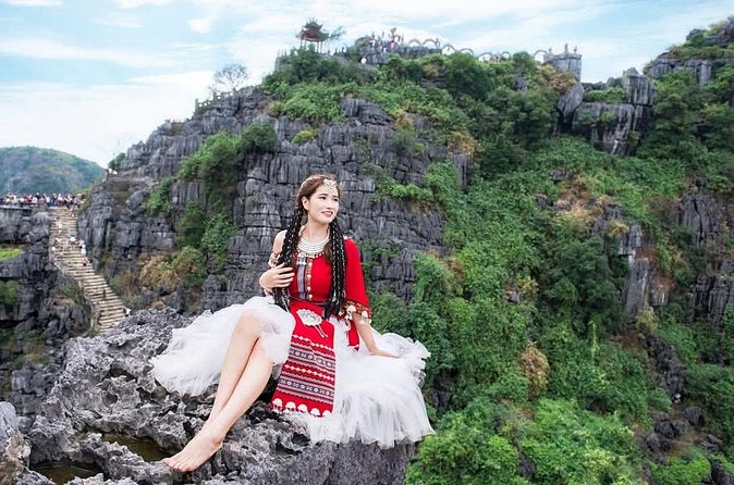 Ninh Binh Tour from Hanoi for 6-9 Pax/tour by DCar Limousine - Lunch and what the $66.08 price covers