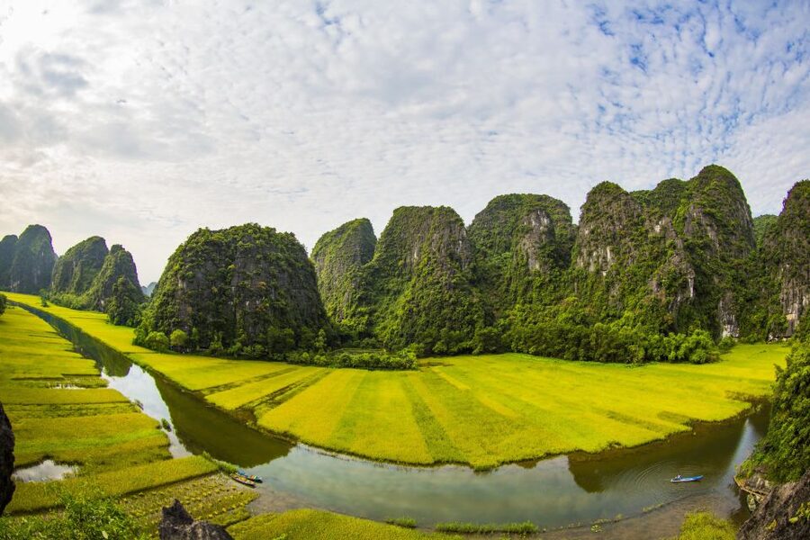 Ninh Binh Tour: Full-Day Hoa Lu and Tam Coc Boat Tour - The early ride from Hanoi to Ninh Binh