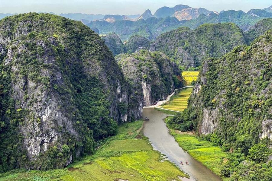 Ninh Binh: Trang An Boat Ride, Hoa Lu & Mua Cave Sunset - Hoa Lu and the temples of two kings