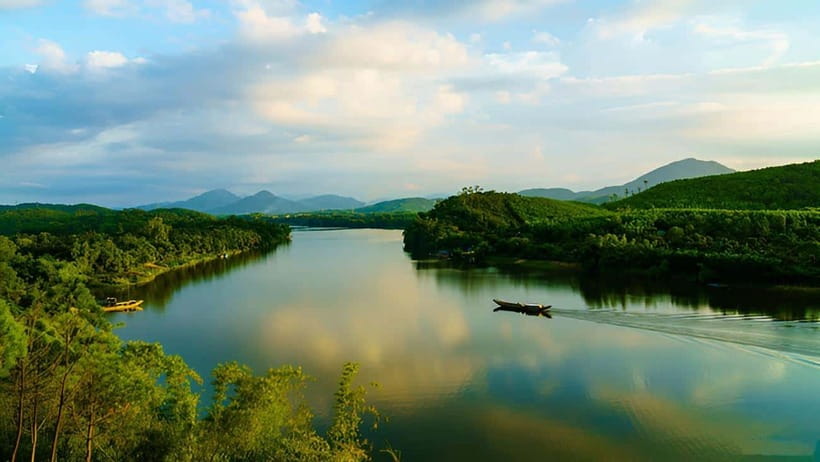 Official Hue: Dragon Boat, Imperial Citadel, & Market tour - Thien Mu Pagoda, Hue’s riverside landmark