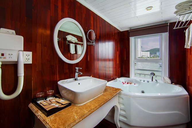 (Official) Signature Royal Cruise - 03 days 02 nights program - Cancellation, weather, and who should choose this cruise