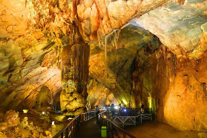 Paradise Phong Nha caves from Dong hoi city - The guide and driving service