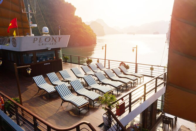 Peony Cruise : Unique 2 Days Tuan Chau - Halong bay - Lan Ha Bay - Day one: sailing through the limestone islands