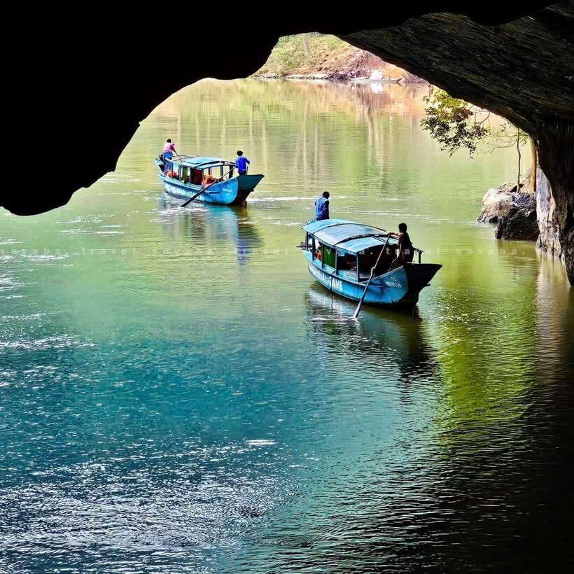 Phong Nha Cave & Paradise Cave: Guided Tour Boat & Explore - What the guide adds to the day