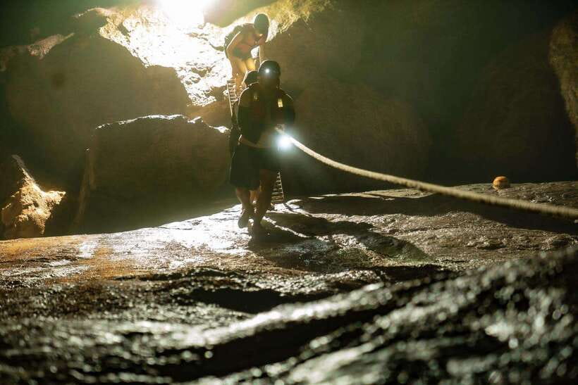 Phong Nha: Phong Nha Cave Expedition 4.5 km by Kayak - Key points before you book