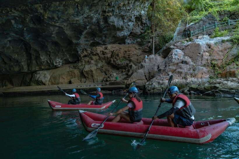 Phong Nha: Phong Nha Cave Expedition 4.5 km by Kayak - 9 a.m. pickup and a practical start