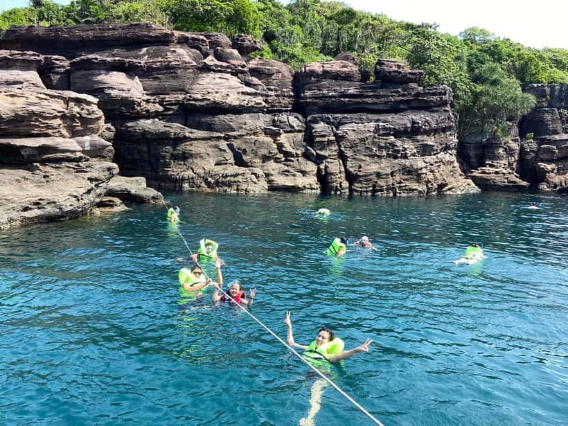 Phu Quoc: 4 Islands By Speedboat & Cable Car Trip - Gam Ghi Island and the coral reef stop