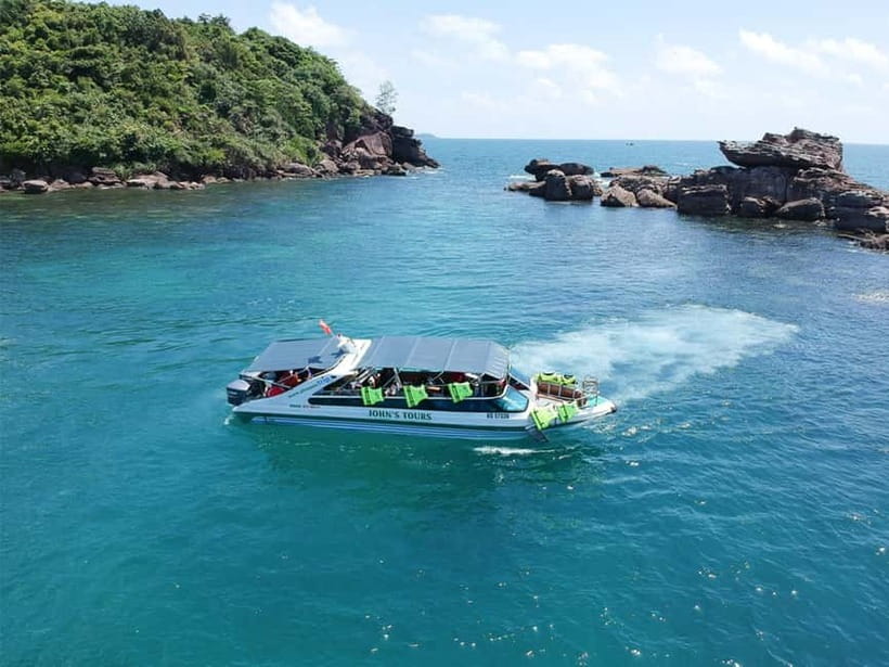 Phu Quoc: 4 Islands By Speedboat & Cable Car Trip - Thom Island and the water park