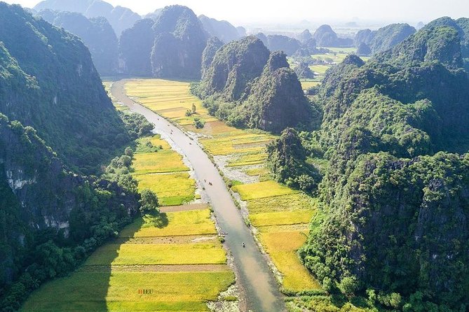 Premium Hoa lu - Trang An - Mua Cave with Buffet Lunch from Hanoi - Leaving Hanoi at 7:00 a.m.